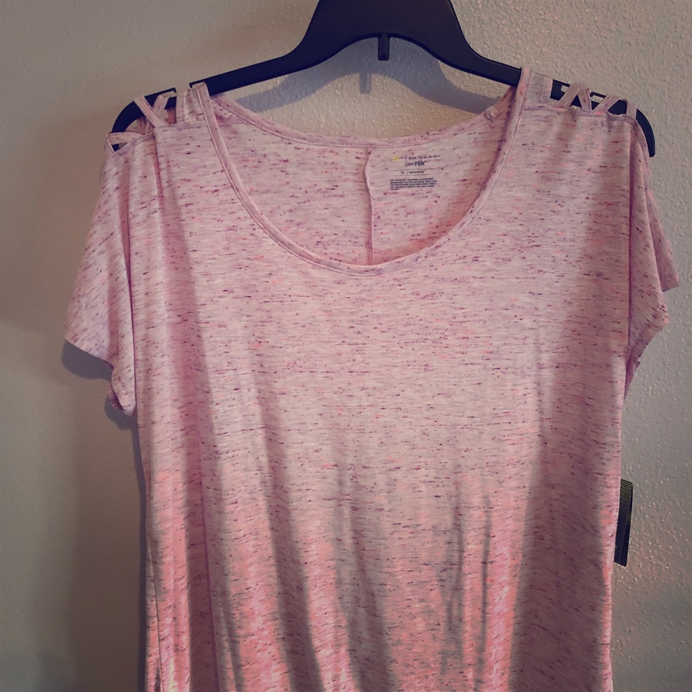 Tek Gear. Women’s top ( dry tek)